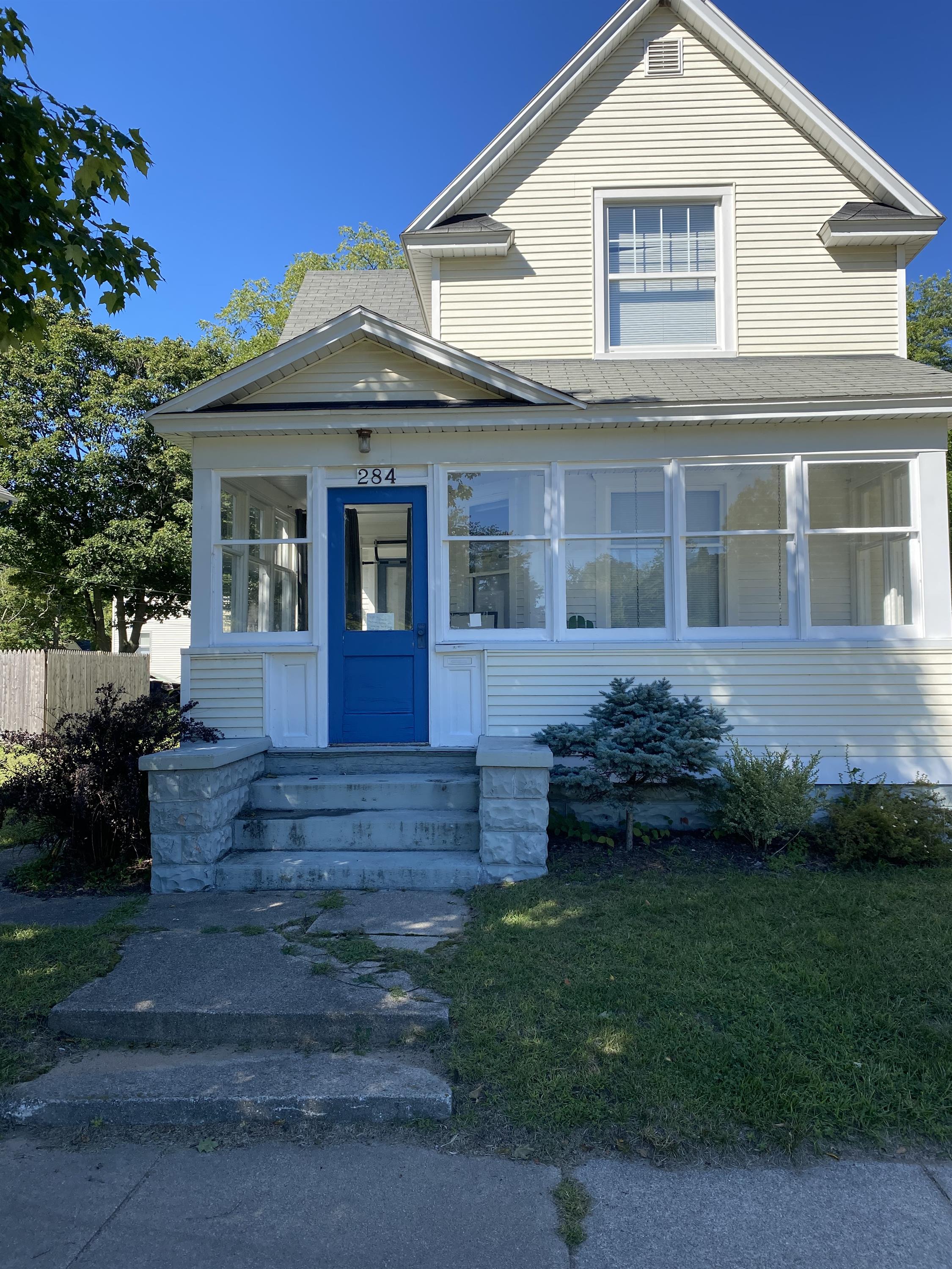 284 1/2 Fairbanks Ave