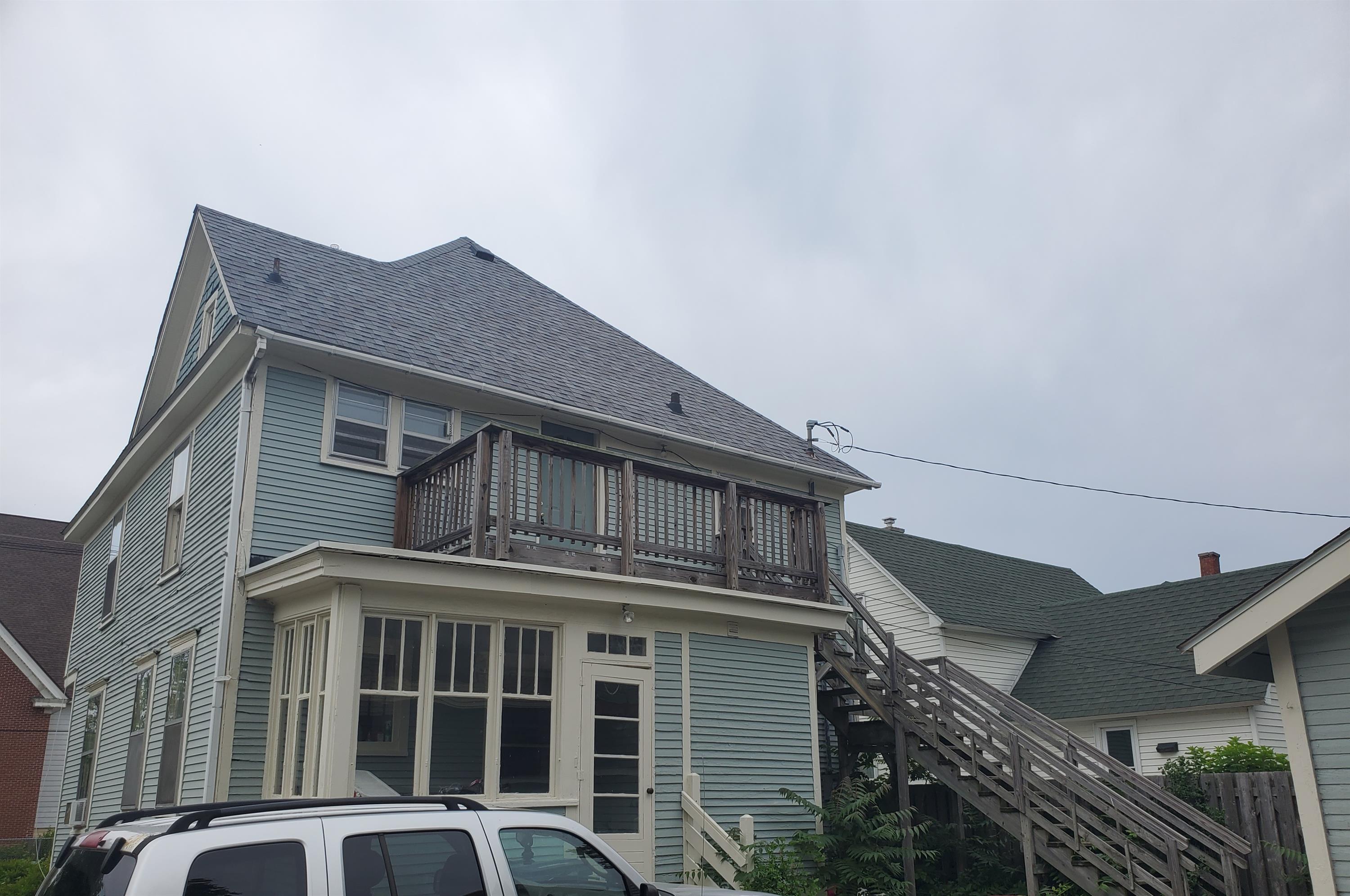 383 1/2 Maple Ave.